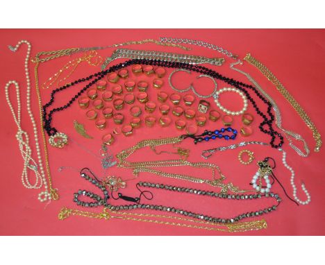 POLICE > Quantity of costume and base-metal jewellery. [NO RESERVE] [VAT ON HAMMER PRICE]