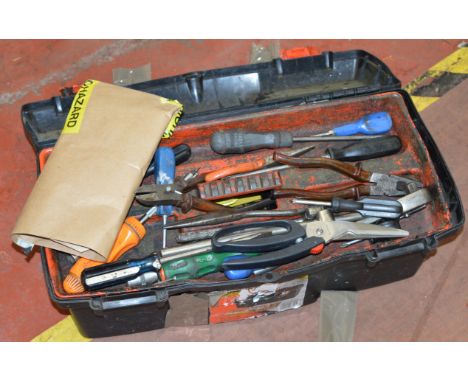 POLICE > Quantity of tools contained in a Black & Decker toolbox  [NO RESERVE] [VAT ON HAMMER PRICE]   