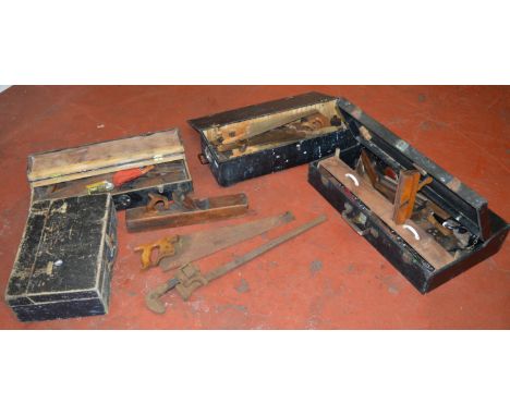 Good lot of assorted vintage tools including wood planes