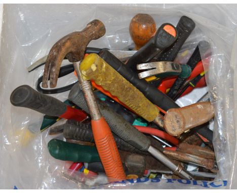 POLICE > Quantity of assorted tools  [NO RESERVE] [VAT ON HAMMER PRICE]   