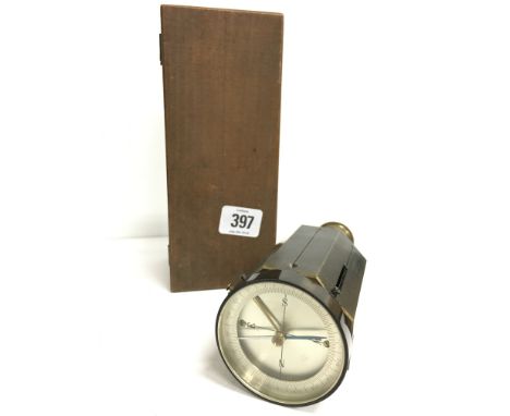 An unusual early 20th century hand held compass in original box.
(R1)
