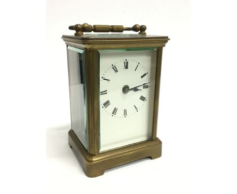 A brass and glass cased carriage clock.
(R19)