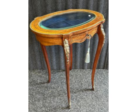 Edwardian mahogany and gilt metal mounted specimen display tableThe hinged shaped lid with bevel glass insert, all raised on 