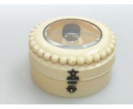 Early 20th Century ivory trinket box with lenticle