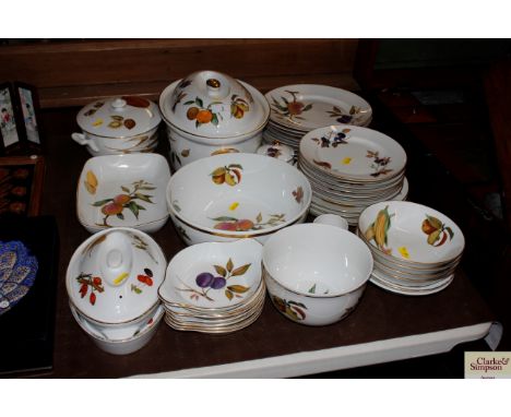 A quantity of Royal Worcester "Evesham" pattern dinnerware 