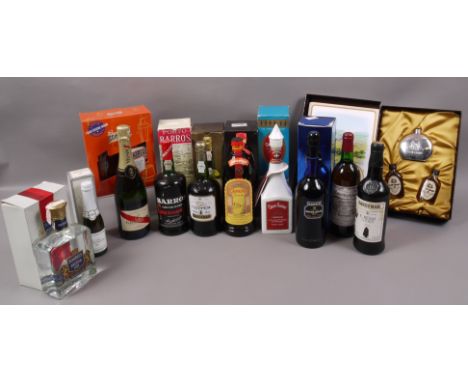 Barros Conquistador Port, carton; Sandeman Clipper White Port, carton; Boodles British Gin, 40° GL 75 cl, carton; Cherry-Suis