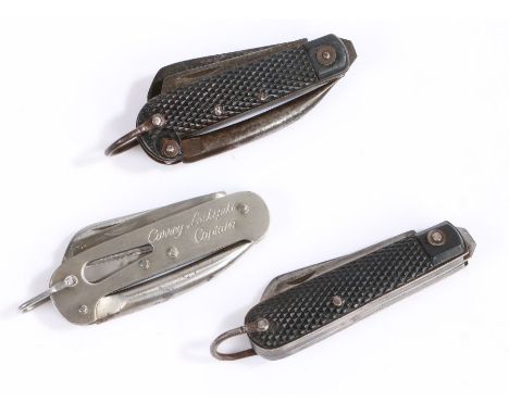 Two Second World War period British army clasp knives, one marked with broad arrow and the date 1941, together with a 'Currey