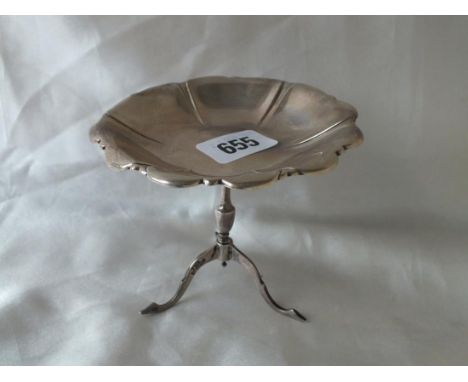 Comport in the form of a tripod table, 4.5” dia. Shef 1909 by R &amp; B 90g.          