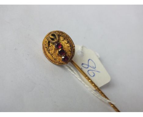 Gold and garnet stick pin 3.3g inc       