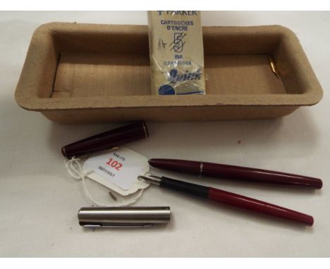A vintage Parker 17 fountain pen together with a modern Parker fountain pen etc