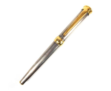 A Gianfranco Ferre 925 silver fountain pen, liner detail decoration, the pull off cover opens to reveal an 18ct yellow and wh