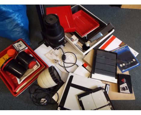 Photographic equipment - a large collection of photographic equipment and developing equipment to include an Omega B635 conde