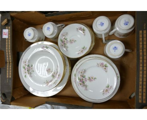 Coalport Floral Decorated Tea &amp; Dinner Ware to include: cups &amp; saucers, rimmed bowls, dinner plates, side plates etc 