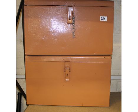 Two matching vintage tractor tool storage boxes: 47cm x 20cm x 30cm (2) 