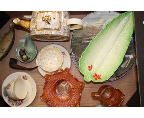 Mixed collection of items to include: Sadler teapot, Beswick cabbage ware dish, carnival glass etc (1 tray). 