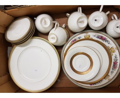 A mixed collection of Wedgwood &amp; Royal Doulton Tea &amp; Dinner Ware to include: Wedgwood Adelphi cups, saucers, side pla