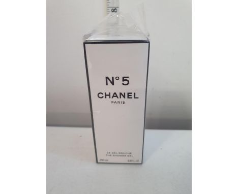 A Chanel No5 200ml shower gel (unauthenticated)