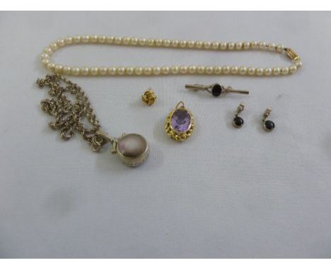 A quantity of jewellery to include a pendant set with an amethyst, a cultured pearl necklace, a suite of silver jewellery and