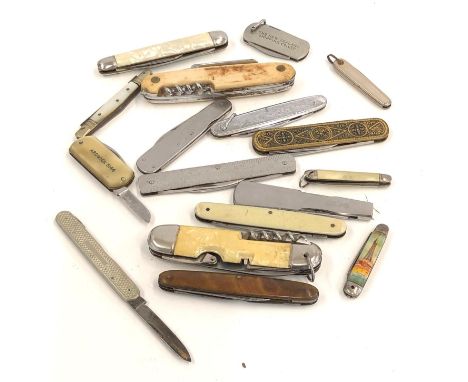 Selection of vintage pocket knives 