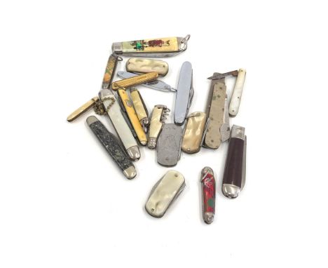 Selection of antique / vintage pocket knives 