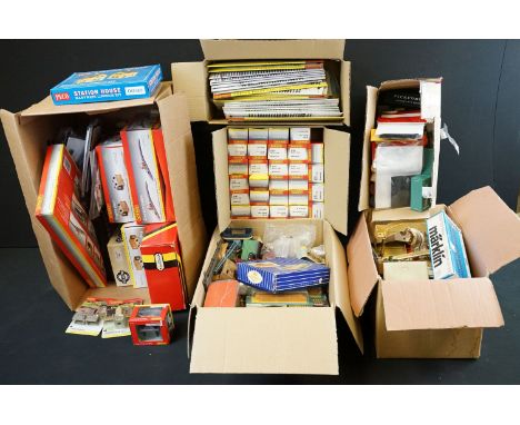 Quantity of boxed &amp; unboxed OO / HO gauge model railway to include 20 x Hornby Express Points, Hornby R593 Town Station, 