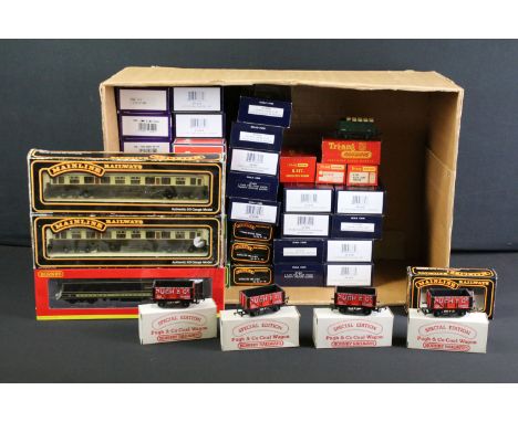 44 Boxed OO gauge items of rolling stock to include 15 x Bachmann, 9 x Triang/Hornby, 10 x Dapol, 6 x Palitoy Mainline, 1 x L