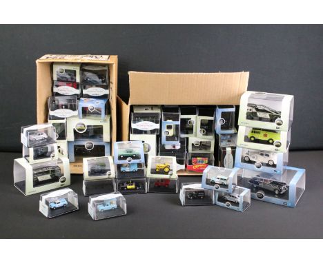 63 Boxed / cased 1/76 and 1/43 Scale Oxford Diecast models to include Railway Scale, Commercials and Chipperfields Circus, et