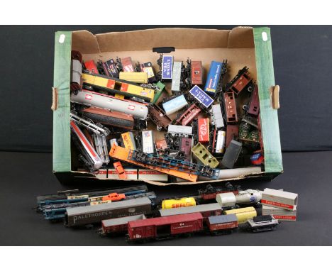 69 OO / HO gauge items of rolling stock to include Hornby, Lima, Fleischmann, Triang etc featuring wagons, vans, flatbed, car