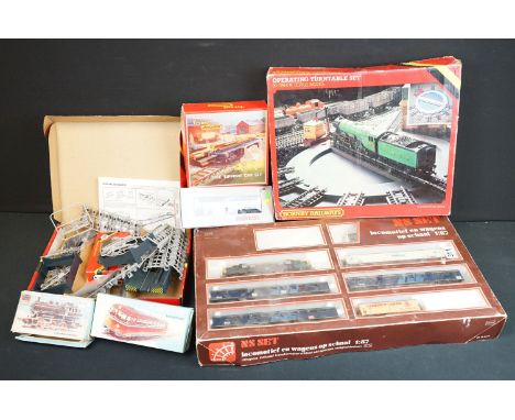 Quantity of boxed OO / HO gauge model railway to include 3 x Marklin locomotives (3674, 3000 &amp; 3016), Hema NS set contain