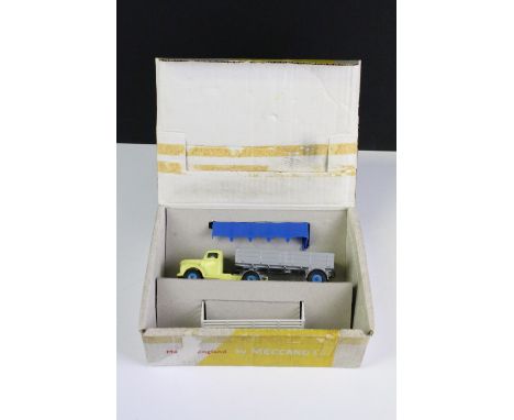 Boxed Dinky 424 Commer Convertible Articulated Truck with light yellow cab, silver trailer and light blue hubs, complete with