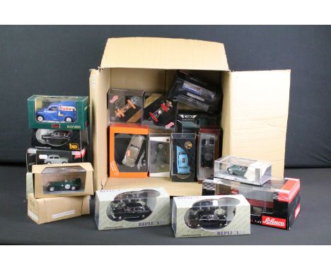 19 Boxed / cased diecast models to include 3 x Ixo Models to include Juniors Peugeot 202 1946, Tatra 603 1961 and Volga GAZ M