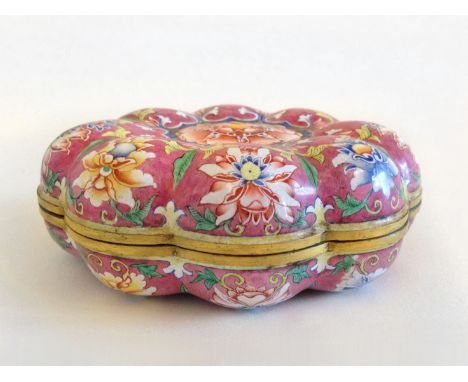 A rare finely painted enamel box with cover, all delicately painted flowers in Rose patten. Bottom paint mark and period of Q