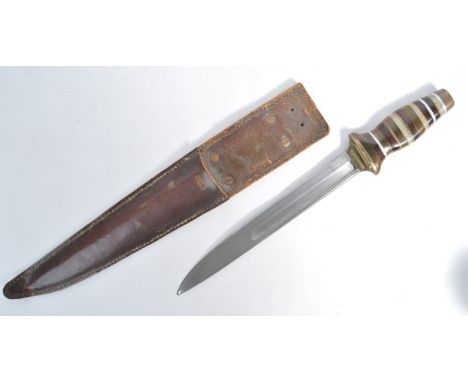 An unusual WWII Second World War hand-fashioned dagger, made from the blade of a converted rifle bayonet. The dagger / knife 