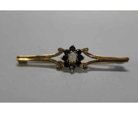 A vintage 9ct gold blue stone &amp; opal bar brooch. 2.0 grams 