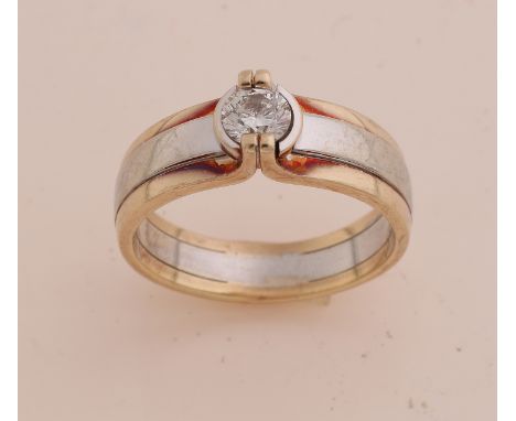 Gold ring, 585/000, with diamond.&nbsp;Wide ring with a white gold band with yellow gold edges.&nbsp;In the center of the rin