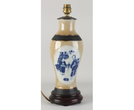 Old/antique Chinese porcelain Cantonese lamp base with figures decor.&nbsp;Dimensions: 26 - 35 cm.&nbsp;In good condition.