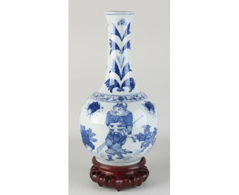 Chinese porcelain vase with figures decor + wood-carved console.&nbsp;Chip top edge.&nbsp;Dimensions: H 34.5 cm.&nbsp;In good