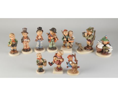 Ten old/antique German Hummel figures.&nbsp;Various.&nbsp;Two figures glued, rest well.&nbsp;Dimensions: H 10 - 13 cm.&nbsp;I