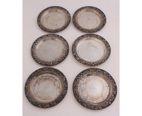 Six Djokja silver dishes, 800/000, round model with hammer blow and edge with Djokja decoration.&nbsp;ø10 cm.&nbsp;Total abou