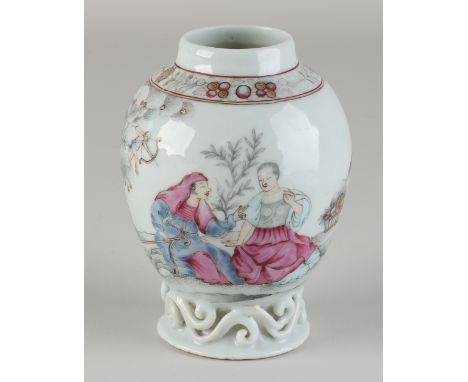 18th century Chinese porcelain tea caddy with landscape/gold decor.&nbsp;Dimensions: 10 cm.&nbsp;In good condition.