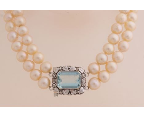 Capital pearl necklace with white gold clasp, 585/000, with diamond and aquamarine.&nbsp;Necklace with 2 rows of cultured pea