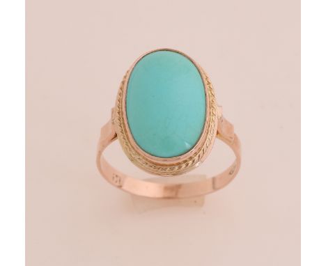 Yellow gold ring, 585/000, with turquoise.&nbsp;Ring with an oval gold setting edge with a twisted finish set with an oval ca