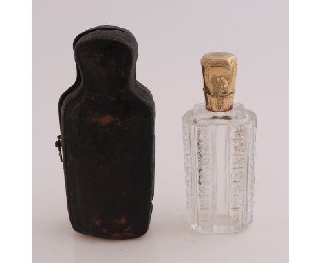 Crystal odeur bottle with gold cap, 585/000, in case.&nbsp;Star-cut flask with a rectangular contoured collar and cap decorat