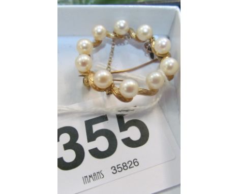 A 9ct gold and pearl circular brooch