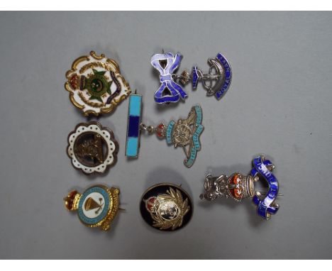 A Collection of Various Sweetheart Brooches to Include Silver and Enamel Examples. 