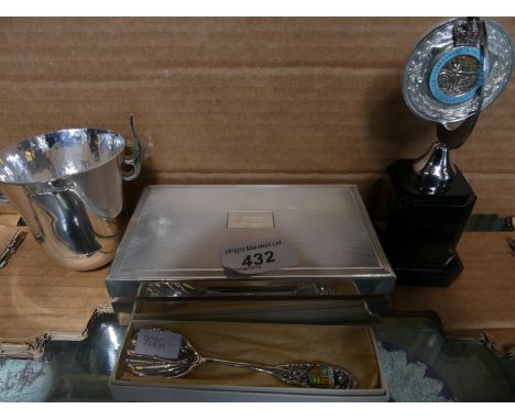 A mixed lot comprising a London hallmarked silver cigarette case with engine turned decoration, further silver trophy vase ma