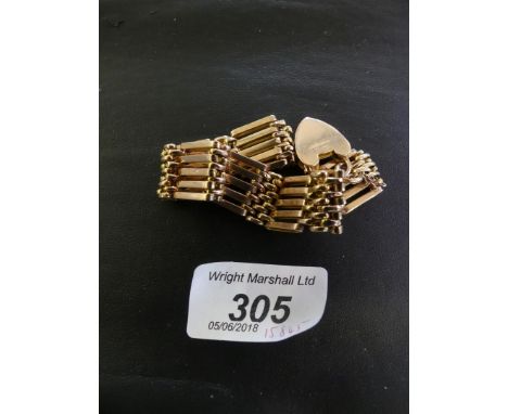 A 9k gold gate link bracelet and heart padlock, weight approx. 19.8g