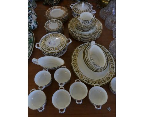 A quantity of Royal Worcester Windsor pattern dinner wares to include oval meat plates, vegetable dishes, sauceboat, soup bow