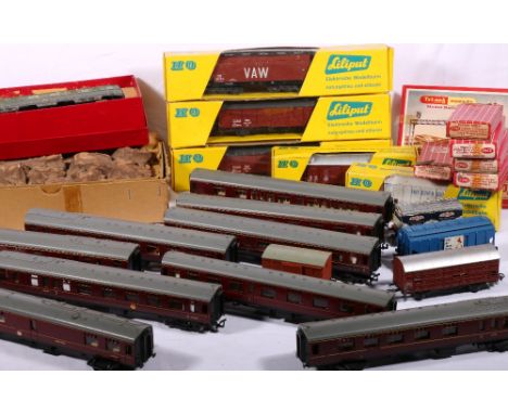 Collection of OO gauge model railways including ACEM products rock facings for hill sides boxed, Lilliput carriages and wagon