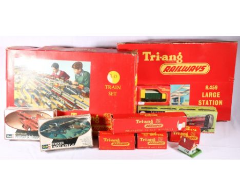 Collection of Tri-ang OO gauge model railways including partial set R3D boxed, R459 large station set boxed etc